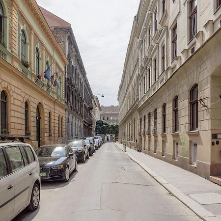 Two-Bedroom Apartment Next To Music Academy Budapeste Exterior foto
