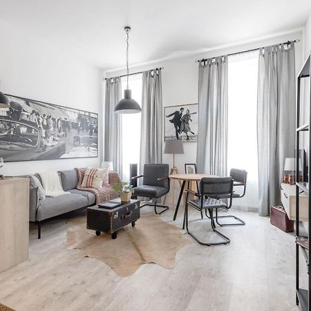 Two-Bedroom Apartment Next To Music Academy Budapeste Exterior foto
