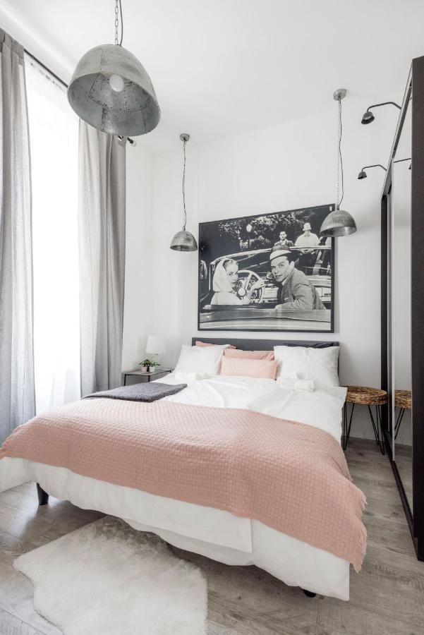 Two-Bedroom Apartment Next To Music Academy Budapeste Exterior foto