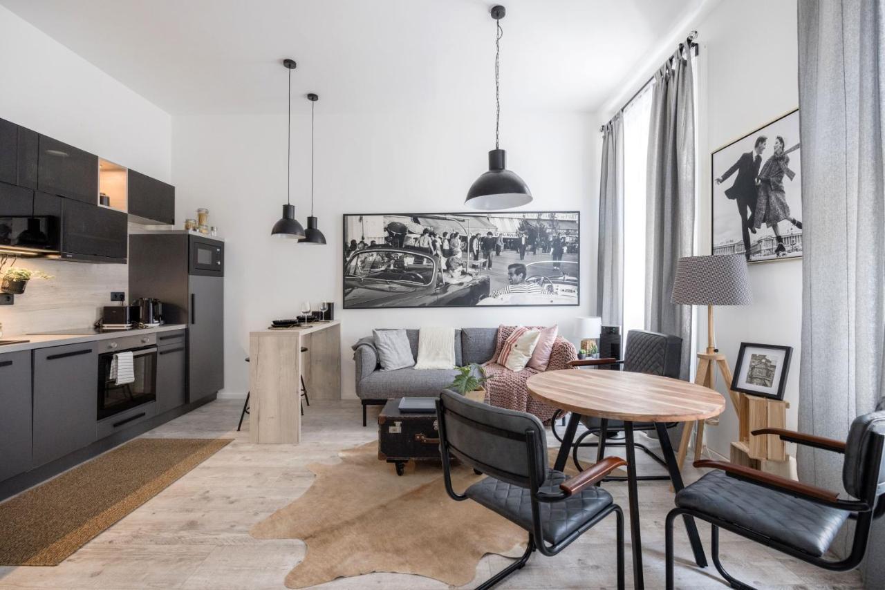 Two-Bedroom Apartment Next To Music Academy Budapeste Exterior foto