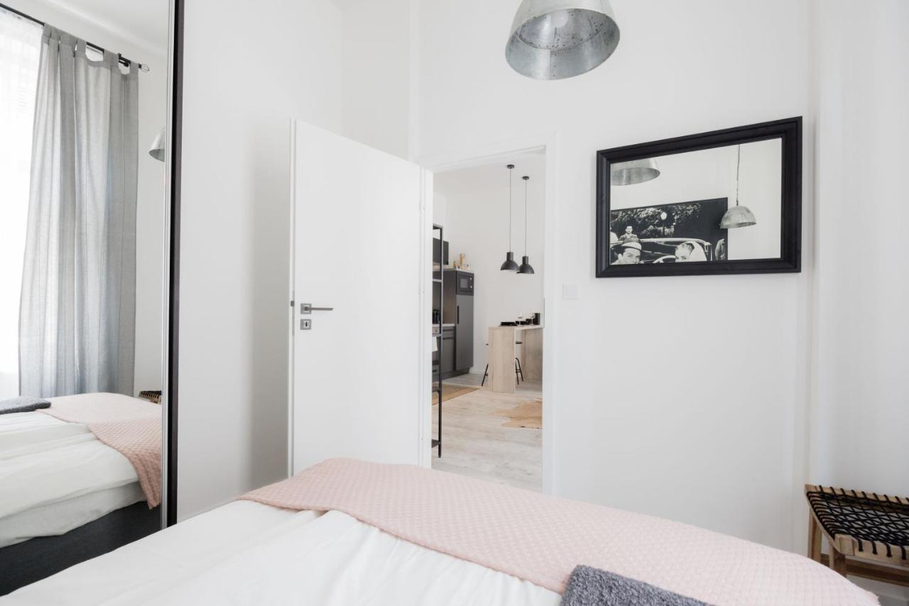 Two-Bedroom Apartment Next To Music Academy Budapeste Exterior foto
