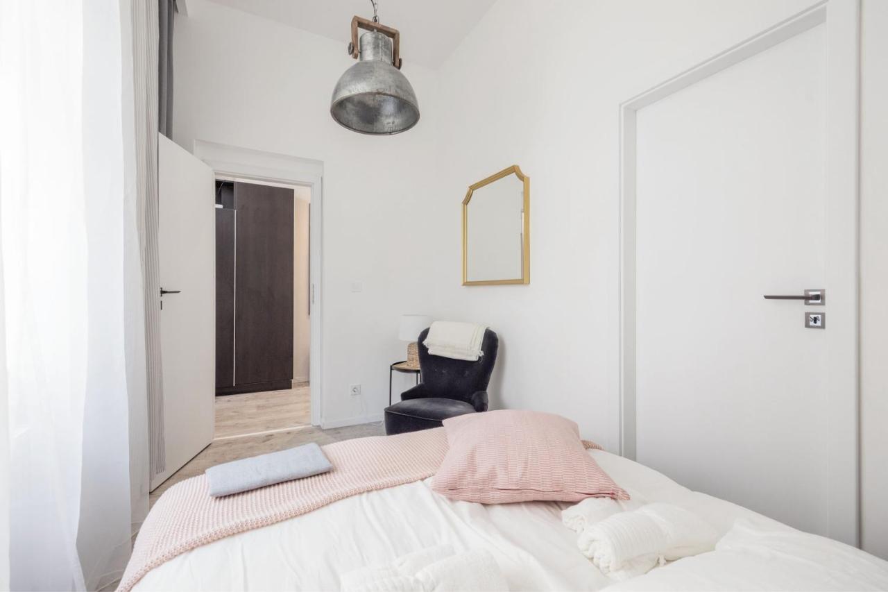 Two-Bedroom Apartment Next To Music Academy Budapeste Exterior foto